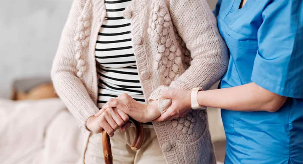 Perte d'autonomie comment accompagner les personnes âgées à domicile