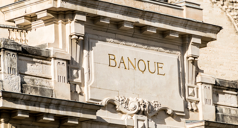 Comparatif banques IDEL : laquelle choisir quand on débute en libéral ?