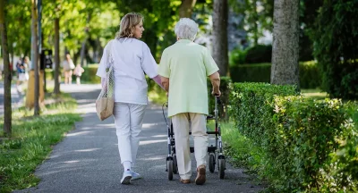 La proposition de loi visant à créer un statut d'aide-soignant indépendant