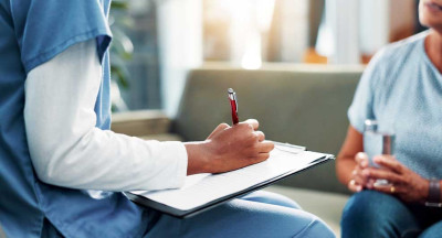 Évolution historique et reconnaissance réglementaire de la consultation infirmière en France