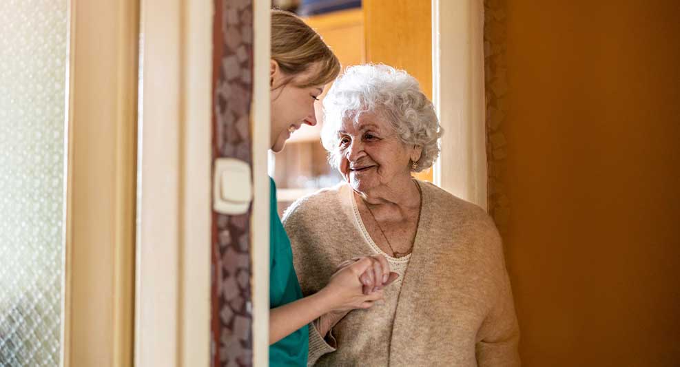 Dans quelle situation un acte non prescrit peut-il être justifié ?