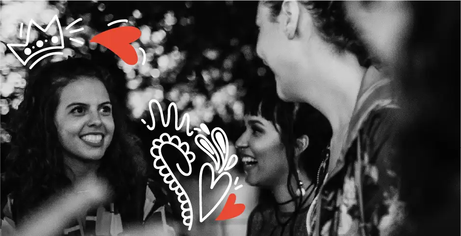 Groupe de femmes qui discutent