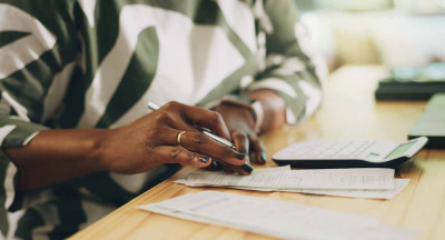 Combien gagne une IDEL la première année ? Revenus, charges et salaire net