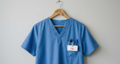 Tenue professionnelle infirmière : comment bien la choisir ?