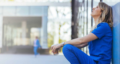 Marre d’être infirmière : que faire pour changer de vie sans renoncer au soin ?